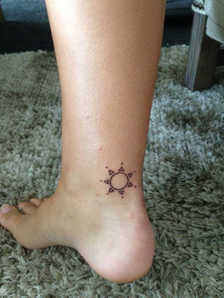 30 Charming Sun Tattoo Designs – Sortrature