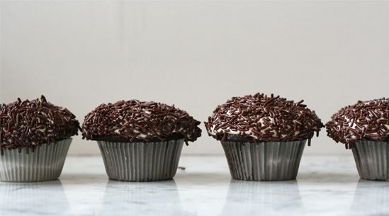 A chocolate cupcake recipe that’s just right – 4 cupcake recipe – who needs the leftovers! perfect.