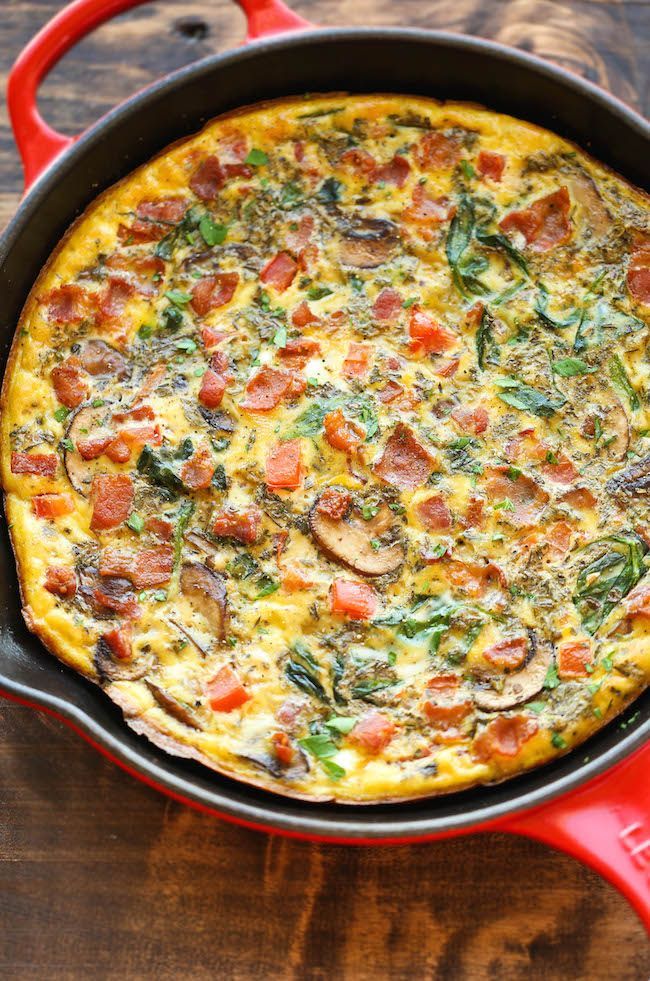 Bacon Mushroom Spinach Frittata – So quick, so easy and so perfect as a quick weeknight dinner or fancy brunch – and you can make