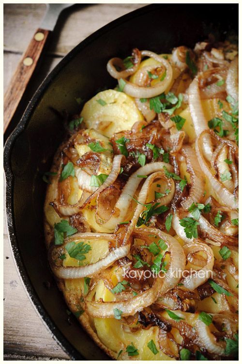 *Balsamic Onion  Main Ingredients: 1. Potatoes, 2. Eggs, 3. Onions, 4. Garlic clove  Standard Ingredients: Balsamic, brown sugar,