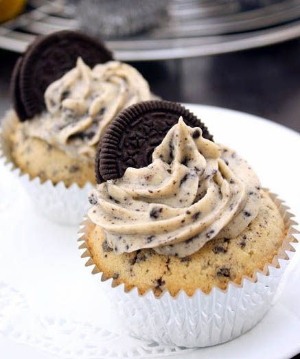Cookies ‘n Cream Cupcakes with Oreo Cream Cheese Frosting