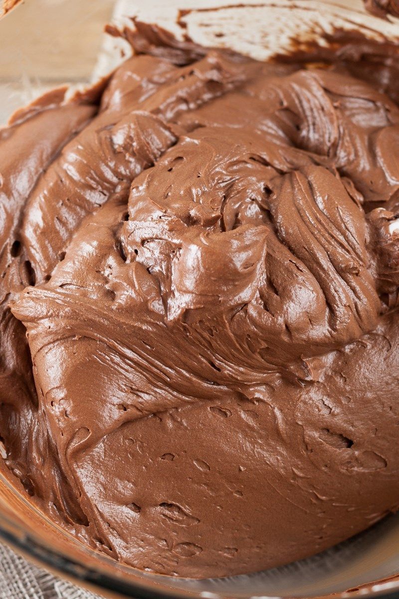 Creamy Chocolate Frosting Recipe – a light and fluffy no cook frosting with only 5 ingredients and done in 15 minutes!