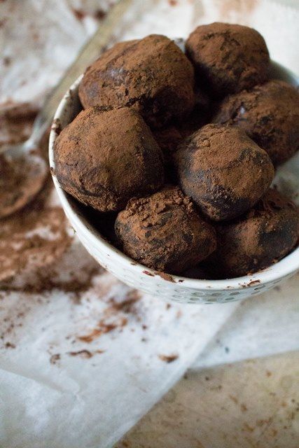 Dark Chocolate Truffles — no bake, 3 ingredients, it’s so incredibly delicious and melts in your mouth.