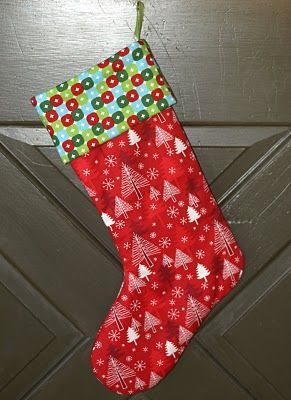 easy Christmas stocking tutorial – I wanted a simple stocking to make for a care package. This was easy and quick. The only tricky
