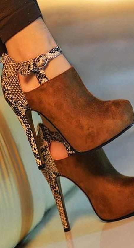 Gorgeous high heel brown shoes