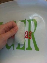 Great tutorial for vinyl lettering, and a very cute gift idea. Buy platters and make these for Christmas cookie exchange for each