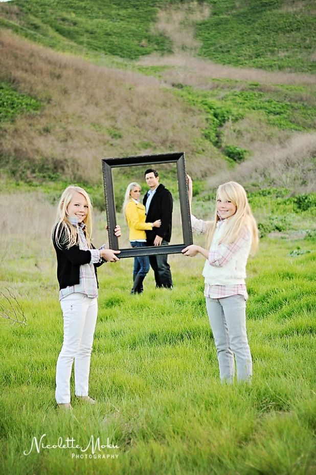 Have the kiddos hold up a picture frame with mom and dad in the distance! How fun is this?!?! =)