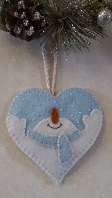 Let It Snow Heart Ornament pattern. Cath’s Pennies Designs