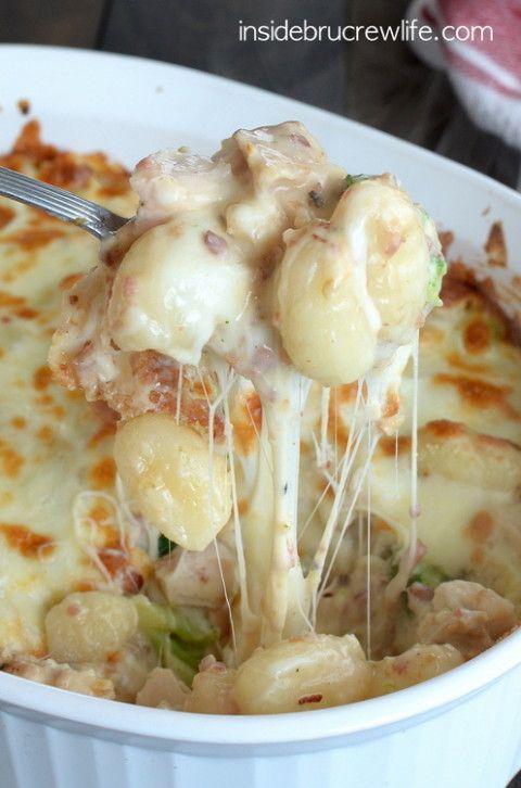 Loaded Chicken Alfredo Gnocchi Bake – an amazing and delicious combination of chicken alfredo, cheese, and bacon