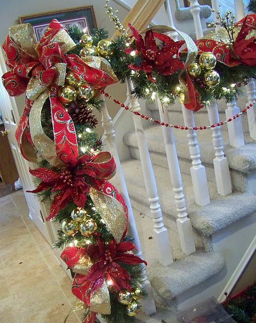Love this! Can’t wait until Christmas!! staircase garland (with some how-to tips)