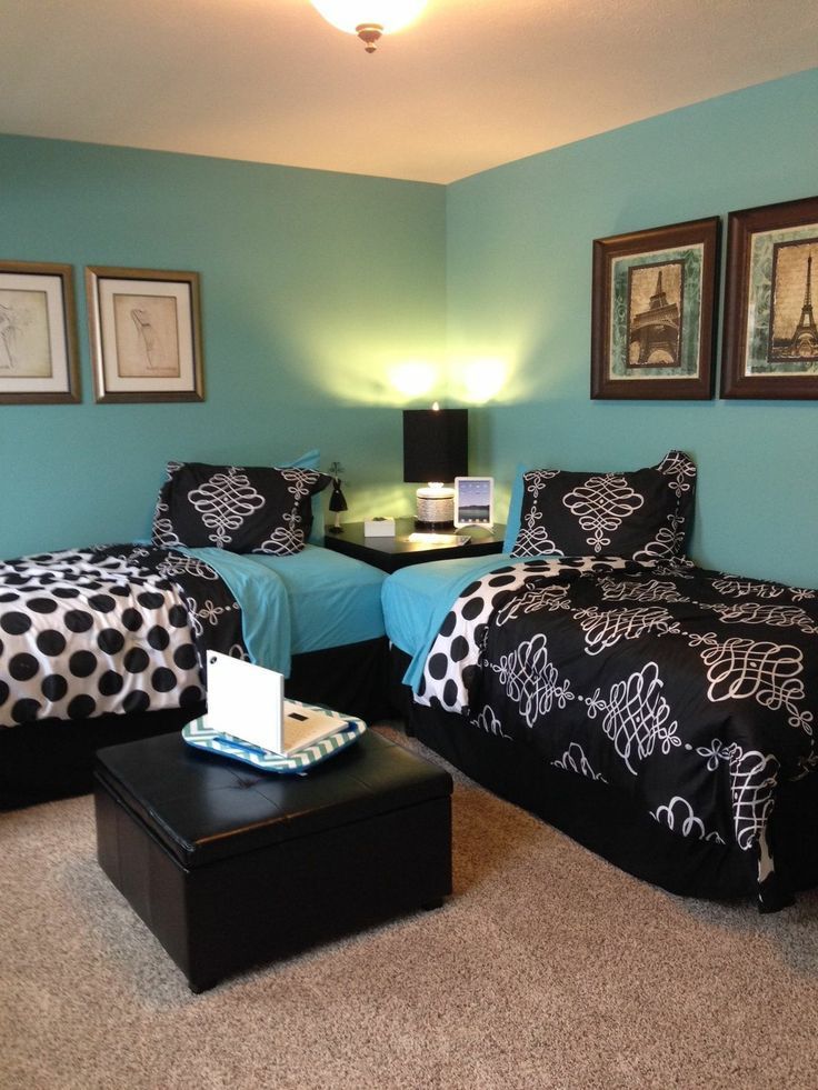LOVE this setup for a guest room. 2 beds for 2 people… Or push them together to make 1 bed for couples!