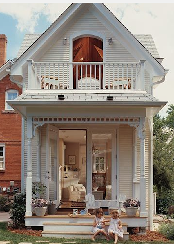 Love this tiny cottage!