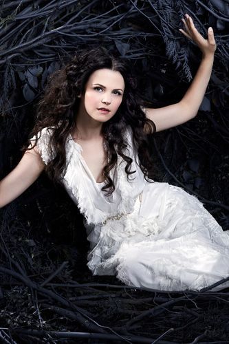 Ok… Movie directors who want to make Snow White movies~ THIS is what Snow White should look like… Not the no expression chic