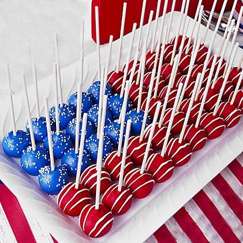 Patriotic Cake Pops – If you’re hosting a 4th of July get-together, these spectacular treats are guaranteed to make it a sweet