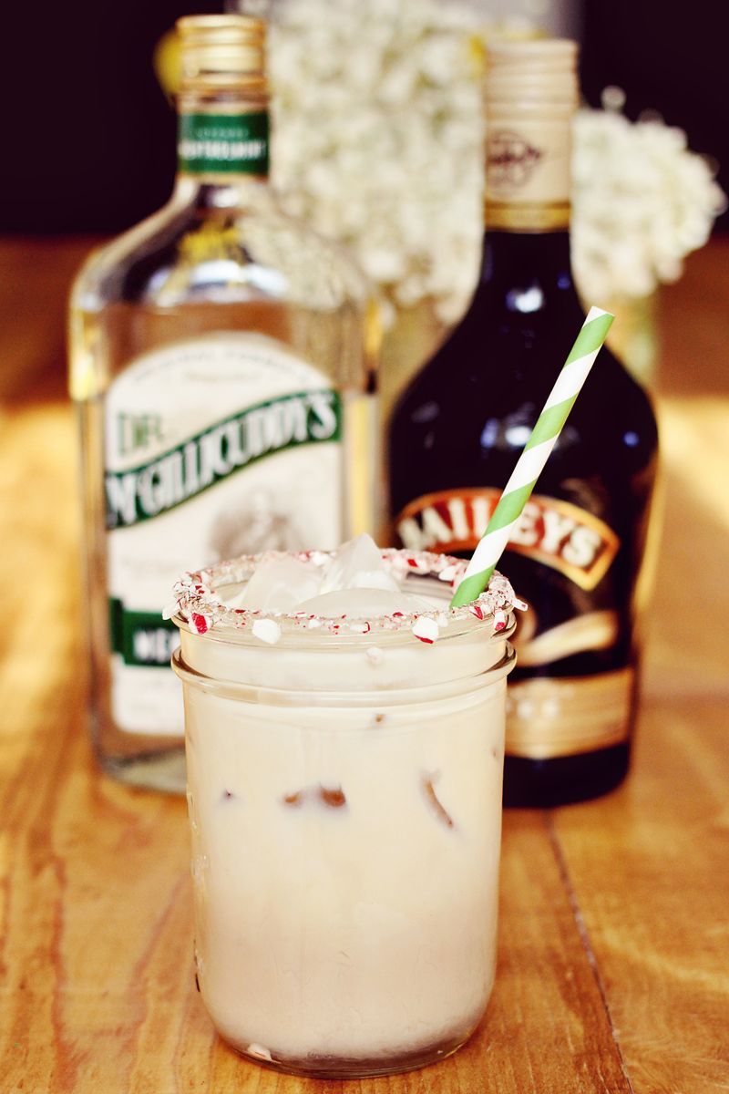 Peppermint White Russian… a perfect Holiday cocktail!……yes please!