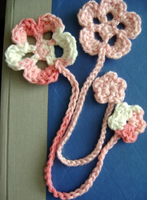 polycraftual: Cherry Blossom Bookmark (an easy crocheted bookmark)