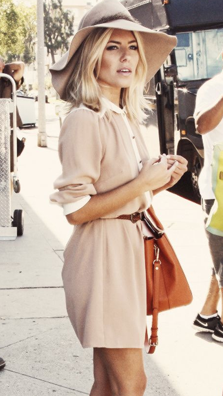Sienna Miller In Neutral Shades – Street Style Inspiration – #Starbags_eu