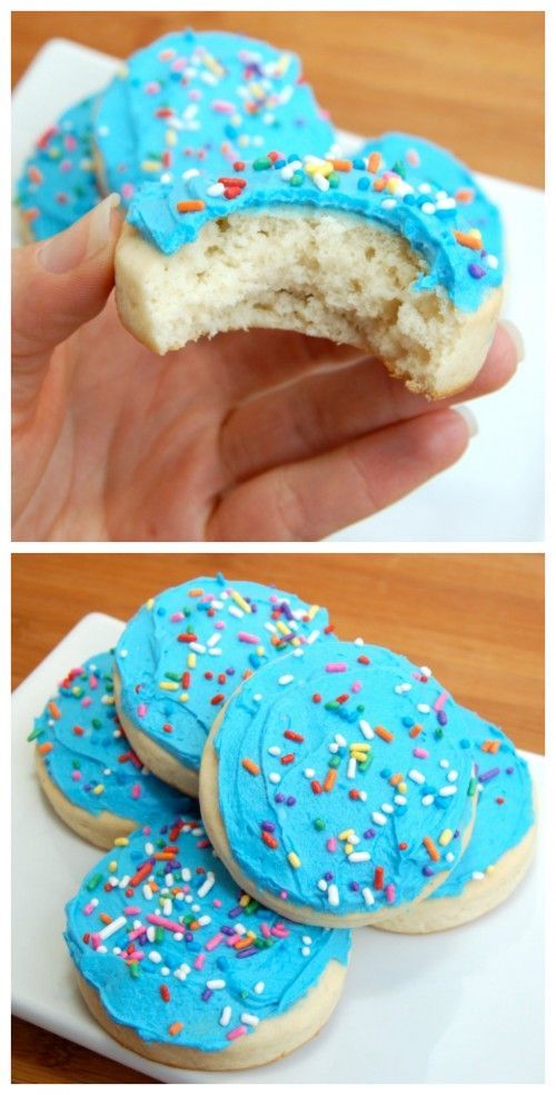 Soft Lofthouse Style Frosted Cookies…Unbelievably soft sugar #cookies with a delicious buttercream frosting! OMG!