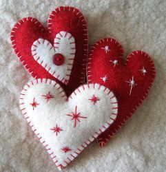 These cute heart shaped ornaments make wonderful gifts or gift wrap accents. Follow this tutorial for easy Christmas crafts or