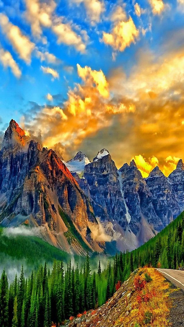 Breathtaking colors over the mountains…