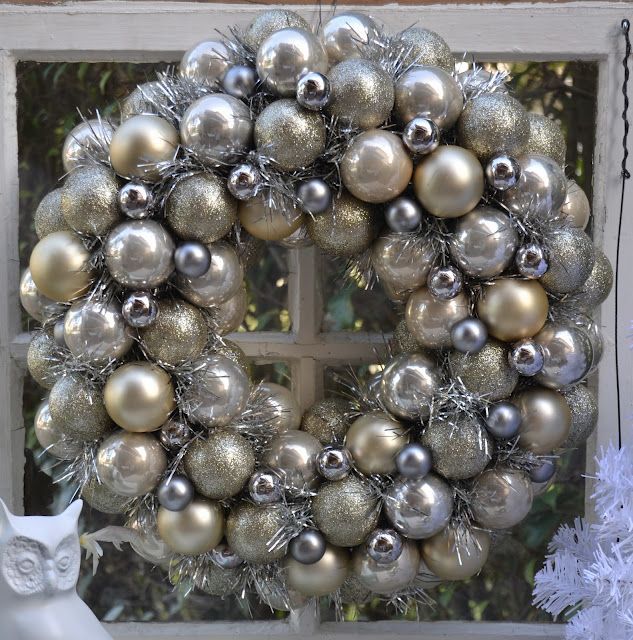 DIY:: Dollar Store Glam Wreath