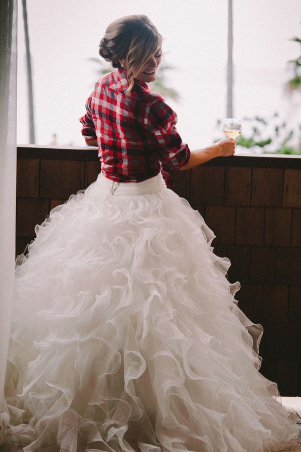 Gorgeous outfit: fluffy tulle skirt and the bride’s favorite plaid shirt. perfect!