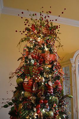 great tutorial on how to decorate a tree starting with mesh ribbon
