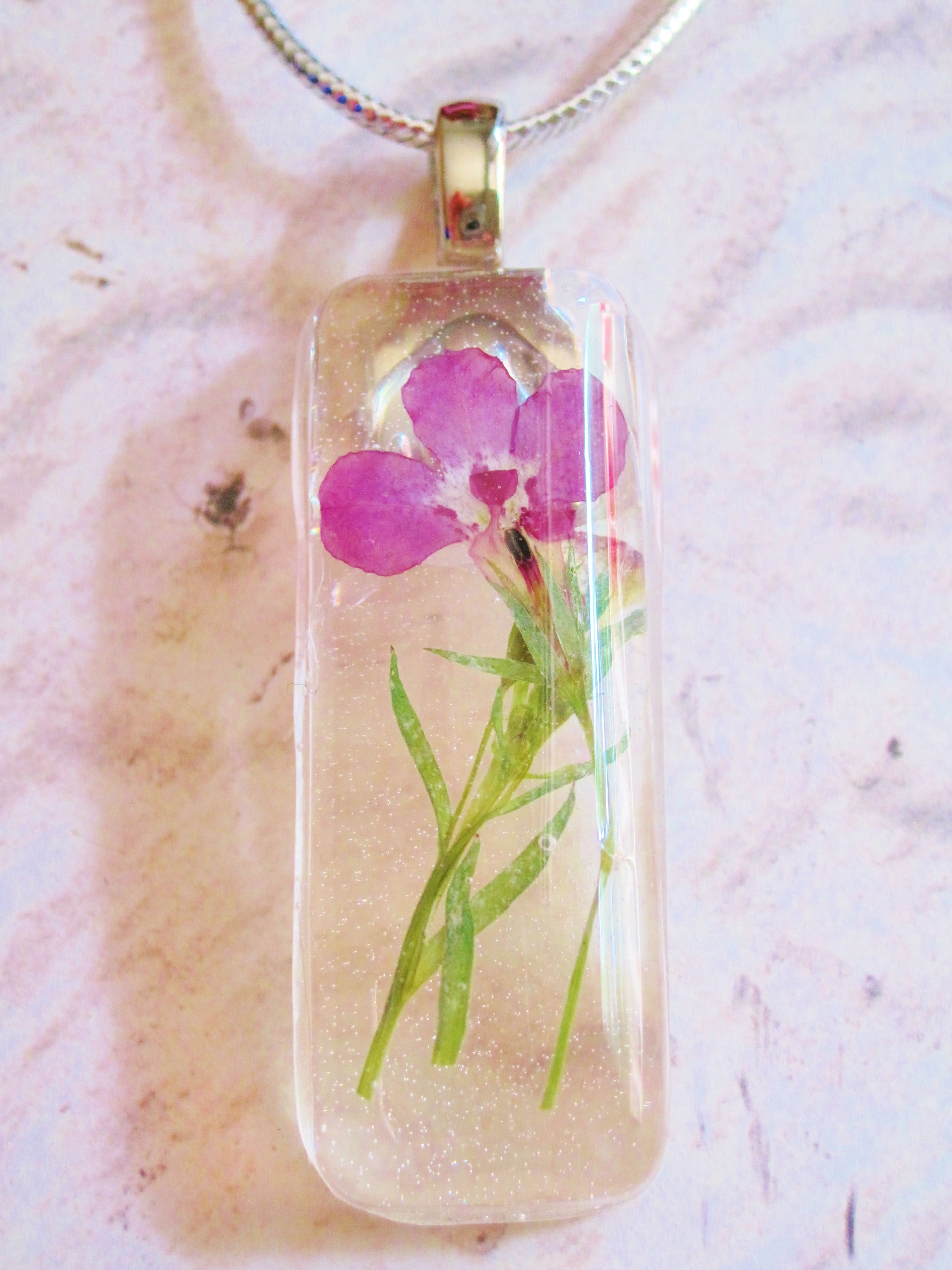 How to Make Botanical Jewelry with Pressed Flowers and Resin
