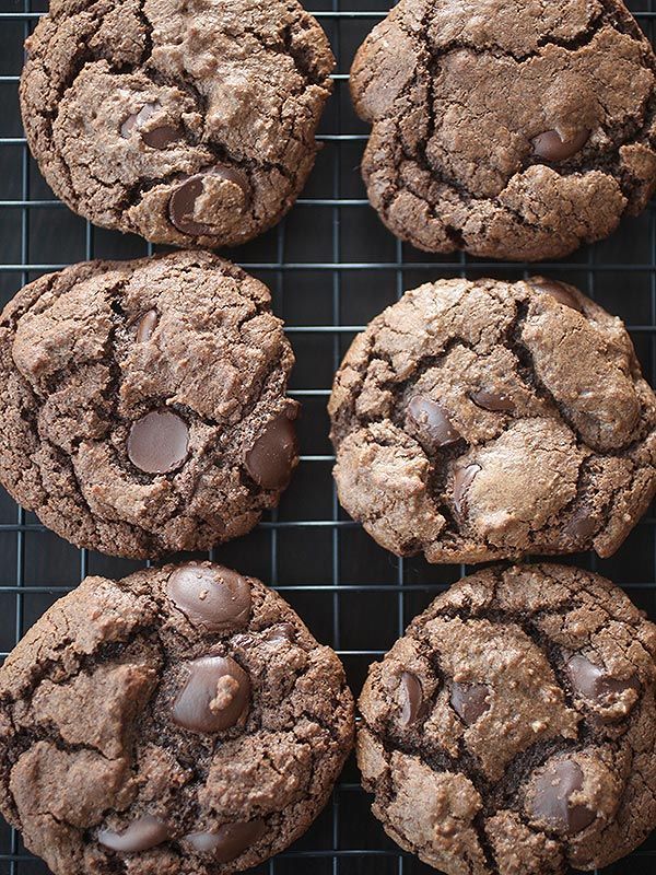 Mexican Hot Chocolate Cookies — what a delicious and original idea! How perfect would this be for Cinco de Mayo?