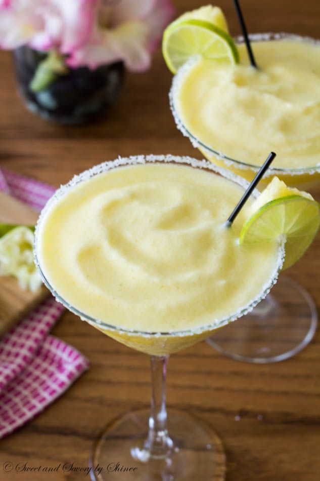 Not your typical margarita here. It’s tropical and fruity, sweet and tangy pineapple margarita to sweeten up your weekend.