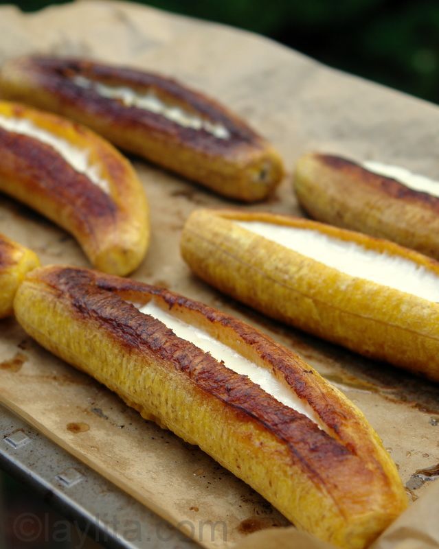 O MY GOODNESS! Ripe plantains stuffed with cheese–I want to try this with contija cheese. This recipe uses mozzarella. Sweet and