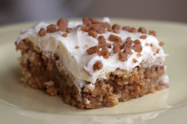 white trash bars… only 4 ingredients!: ritz crackers, toffee chips, sweetened condensed milk, vanilla frosting. must try.