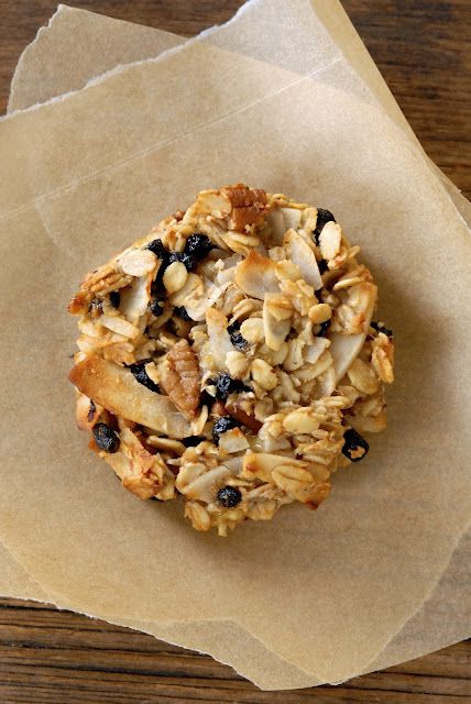 blueberry coconut pecan breakfast cookies – vegan