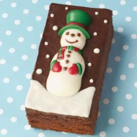 What a great way to add holiday color to your delicious brownies! Mold the brigh
