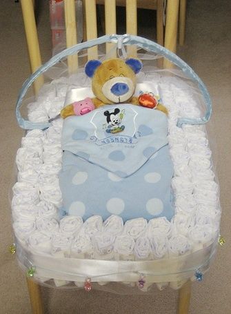 Few way how use diapers at s baby shower.