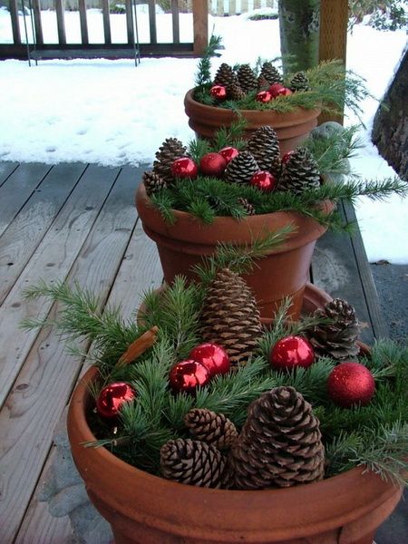 Decorated Garden Pots. So charming for xmas.