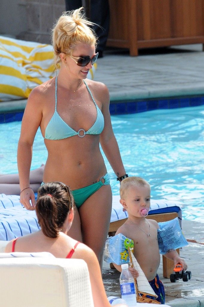 Celebrity Bikini Hotties: Britney Spears