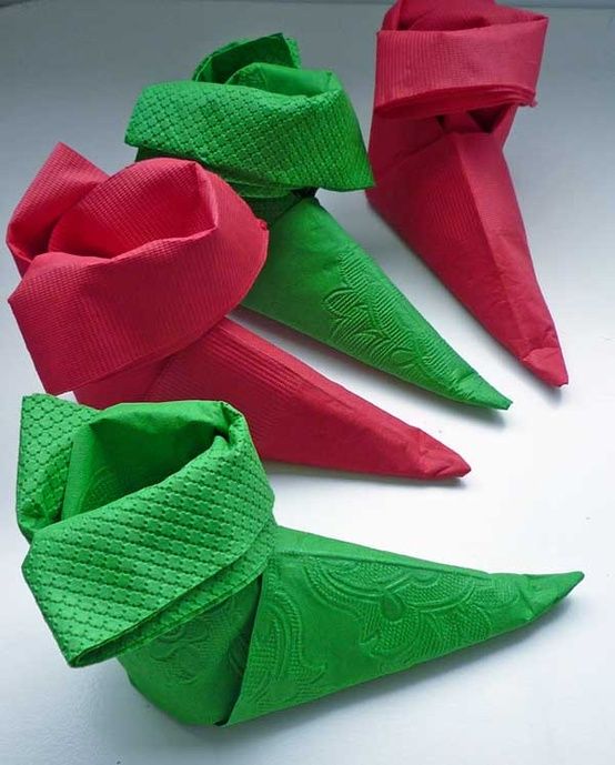 Elf shoes out of napkins. Cute for Christmas parties and dinners!