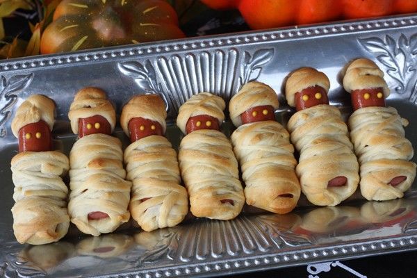 4. Don't have the heart, do you eat bread? -   Halloween Food Ideas