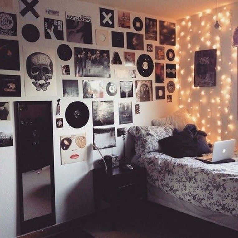 42 Mainly Best Rock Bedroom D?cor Ideas – Hipster room -   10 room decor Hipster grunge ideas