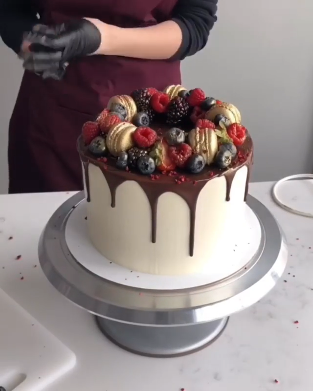 Easily Applied Cake Decoration Techniques -   18 desserts Christmas cake ideas