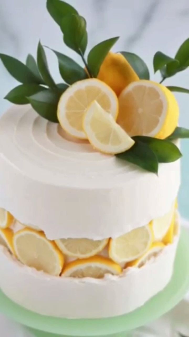 Decorating cake with lemons -   18 desserts Christmas cake ideas