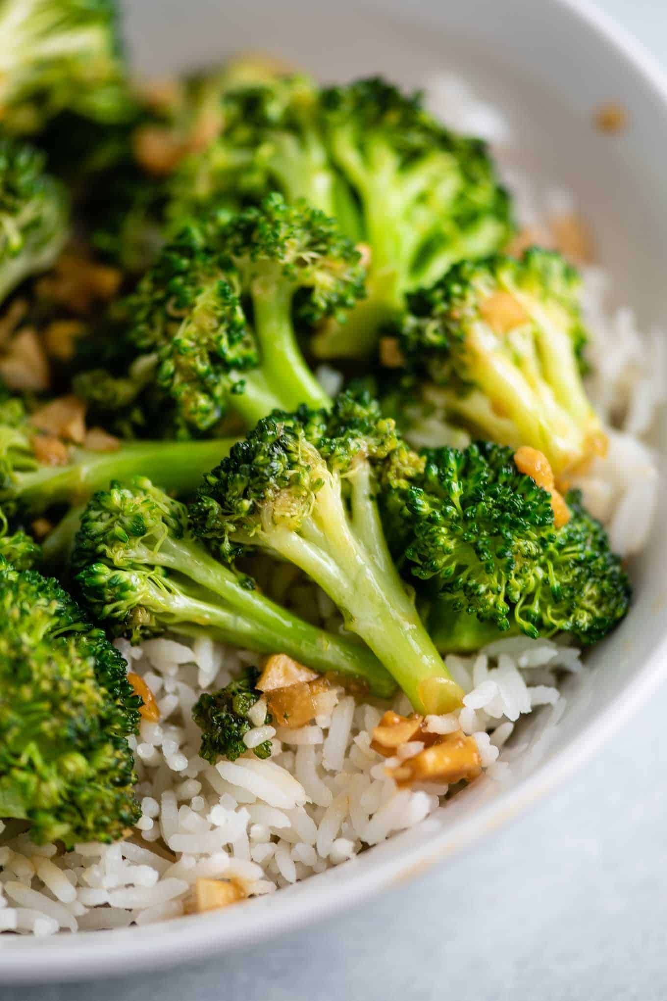 Broccoli Stir Fry Recipe with garlic and ginger - Build Your Bite -   21 healthy recipes Broccoli brown sugar ideas