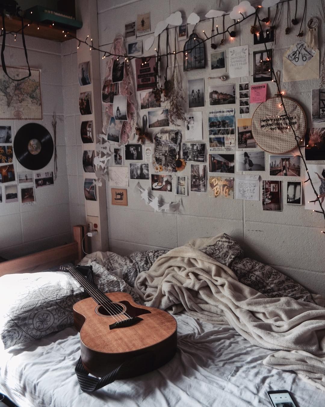 Beyond the Gallery Wall: Here's How to Decorate Your Dorm Room With More Than Just Posters -   11 room decor Indie diy ideas