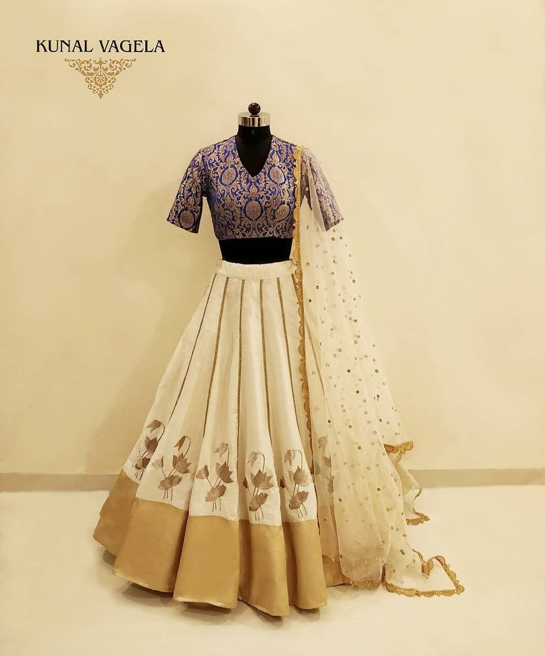 Ivory blue bridal lehenga -   12 dress Indian jewels ideas