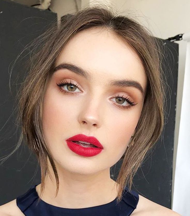 11 Holiday Makeup Looks Right Now to Carry You Through December -   12 holiday Makeup simple ideas