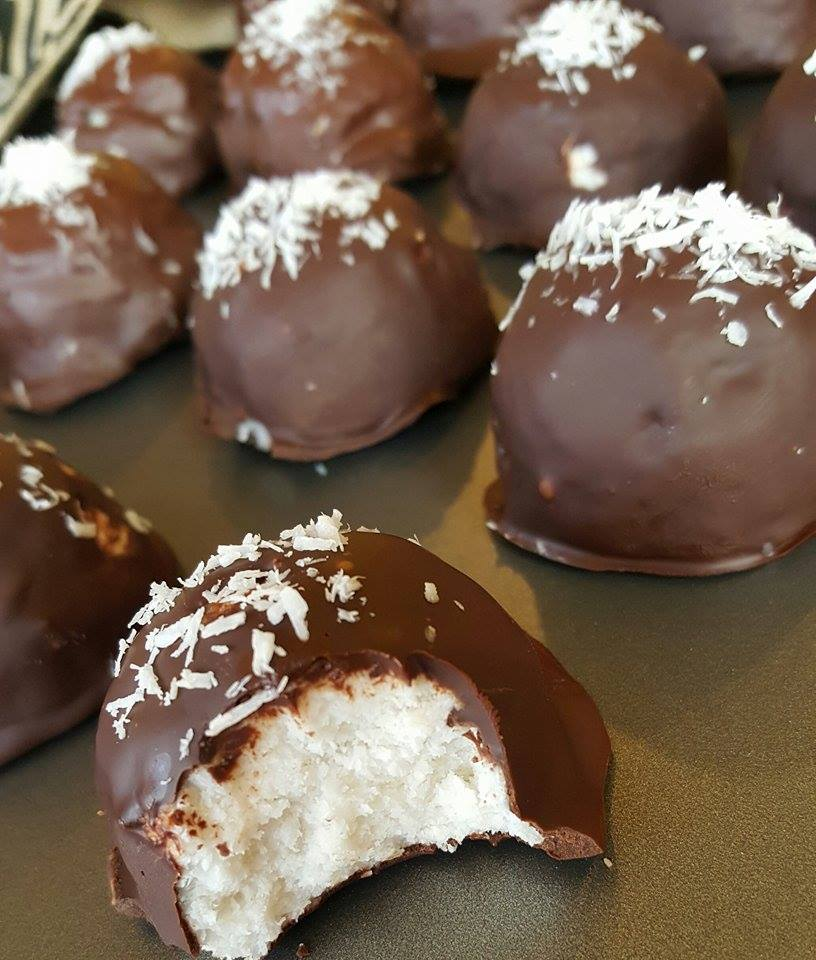 No-Bake Chocolate Coconut Snowballs -   14 desserts Coconut clean eating ideas