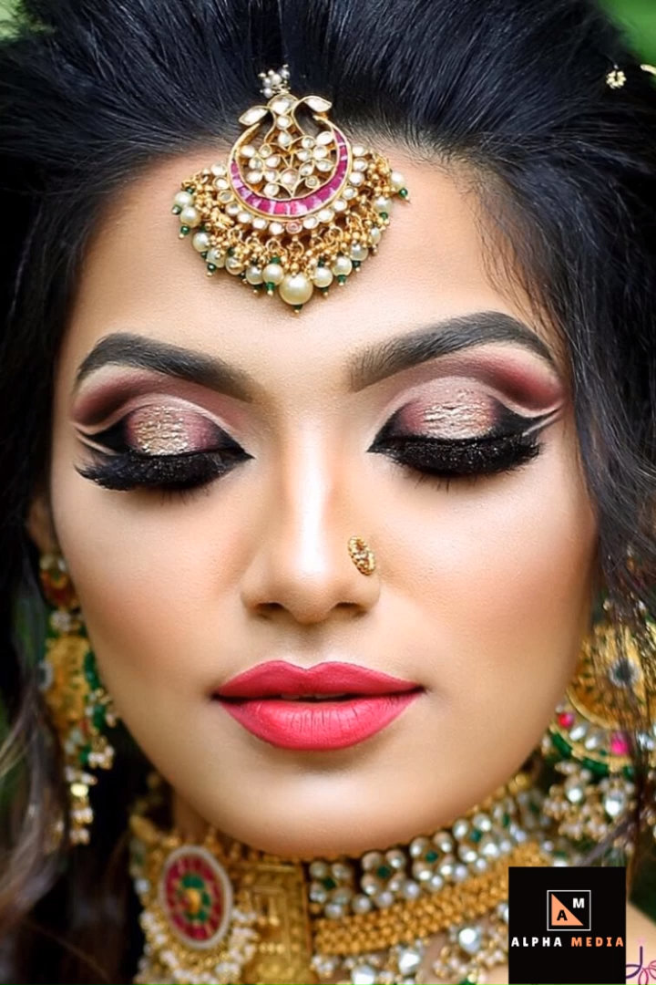 Bridal Eyes Makeup -   14 makeup Photography poses ideas