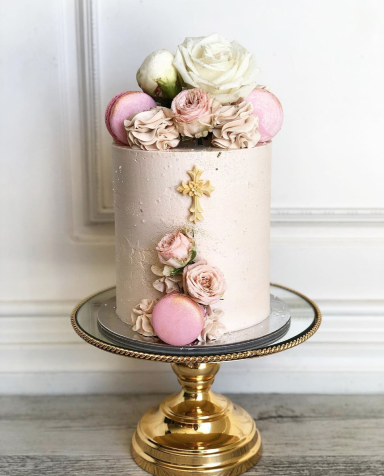 27 Sweet Delicate Birthday Cakes For Girls, You Can Even Put It On Your Palm! -   15 christening cake Girl ideas