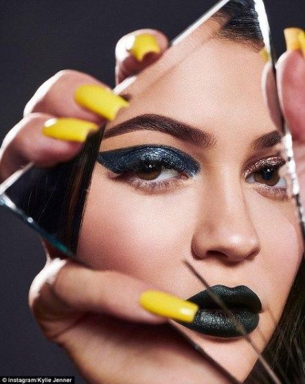 16 makeup Kylie Jenner photo shoot ideas